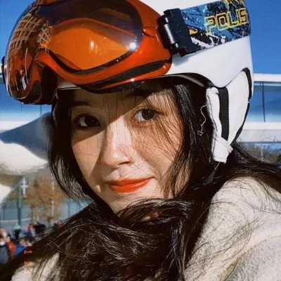 年轻女孩爱过来